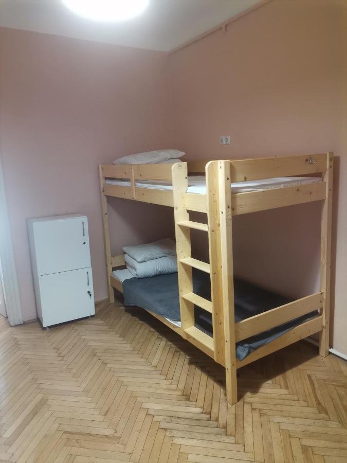 Free People Hostel Лвив Екстериор снимка