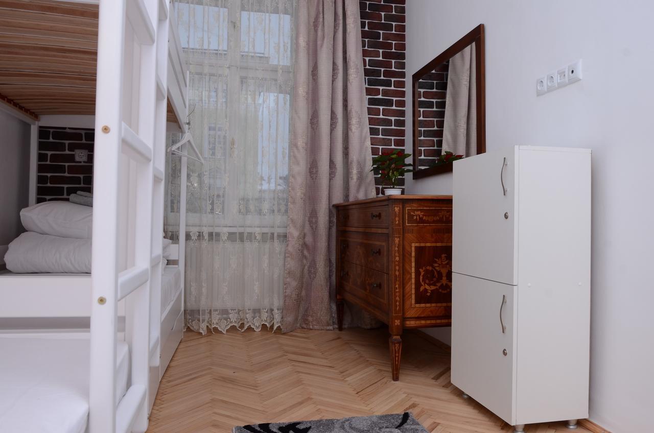 Free People Hostel Лвив Екстериор снимка