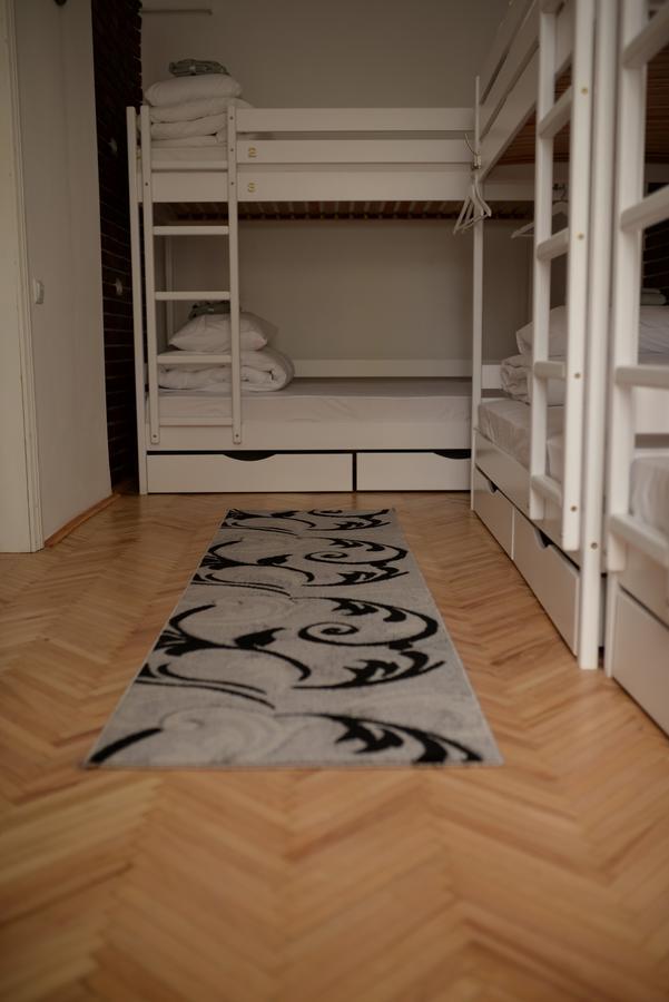 Free People Hostel Лвив Екстериор снимка