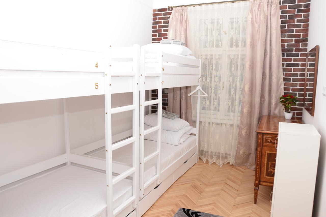 Free People Hostel Лвив Екстериор снимка